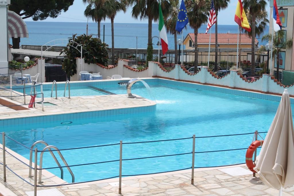 Hotel Ariston Montecarlo San Remo Buitenkant foto