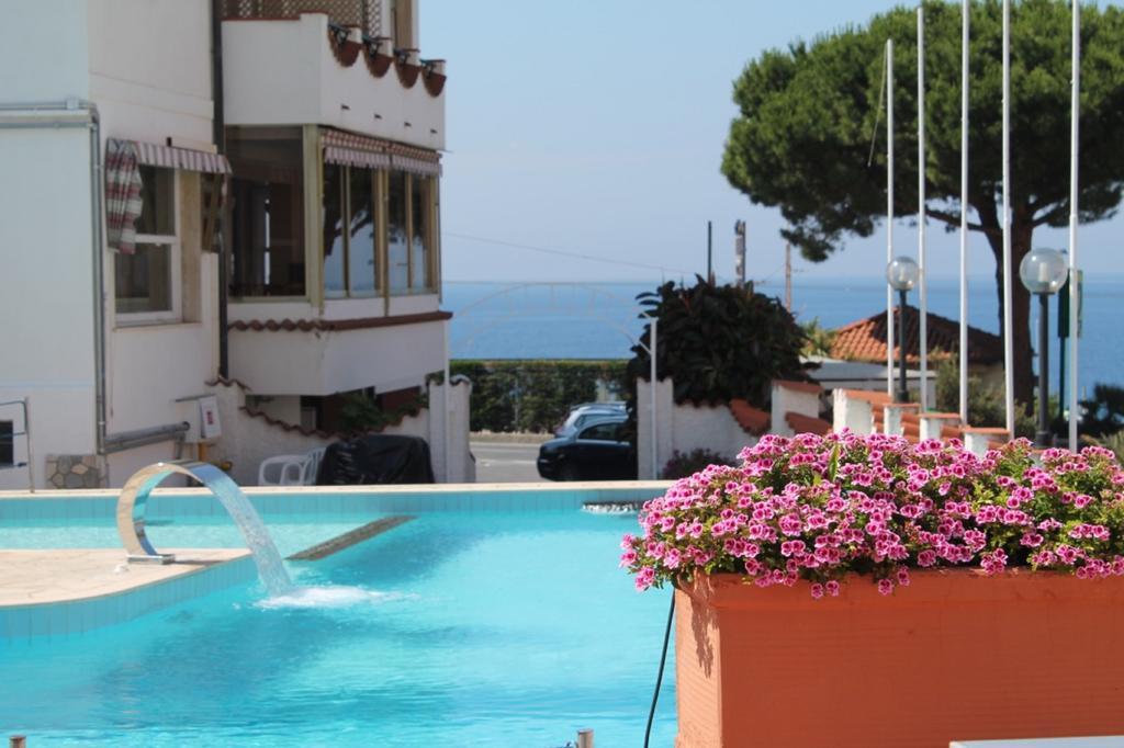 Hotel Ariston Montecarlo San Remo Buitenkant foto